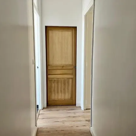 Centre Ville, Pres De Casino Et Gare De Monaco