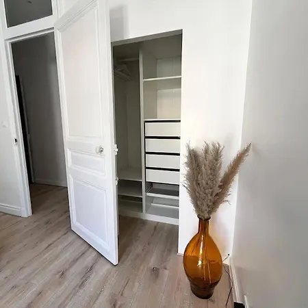 Centre Ville, Pres De Casino Et Gare De Monaco